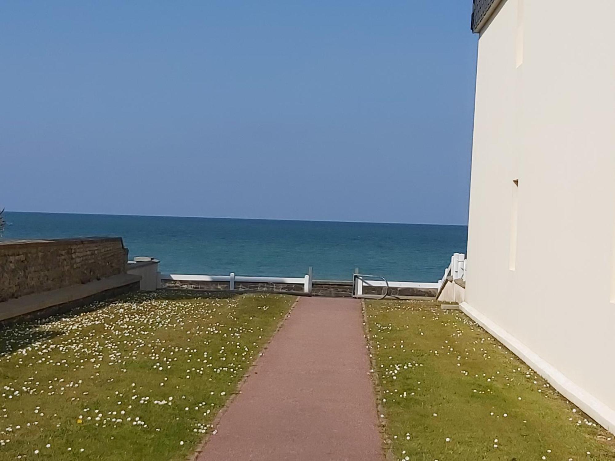 Les Pieds Dans L'Eau - Acces Direct A La Plage Bernières-sur-Mer Dış mekan fotoğraf